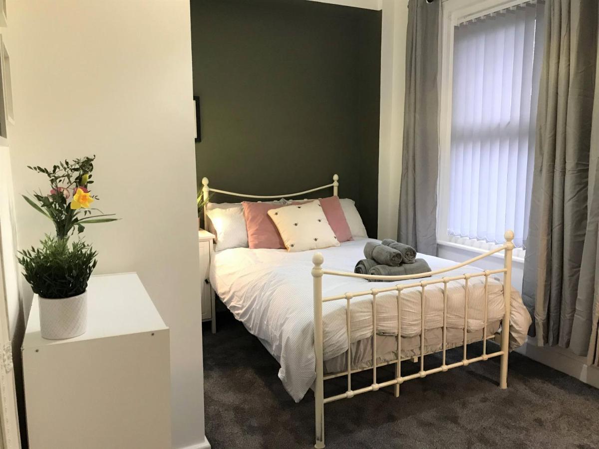 Stylish Modern 3-Bed House Nr Manchester City Ctr Whitefield Exterior foto